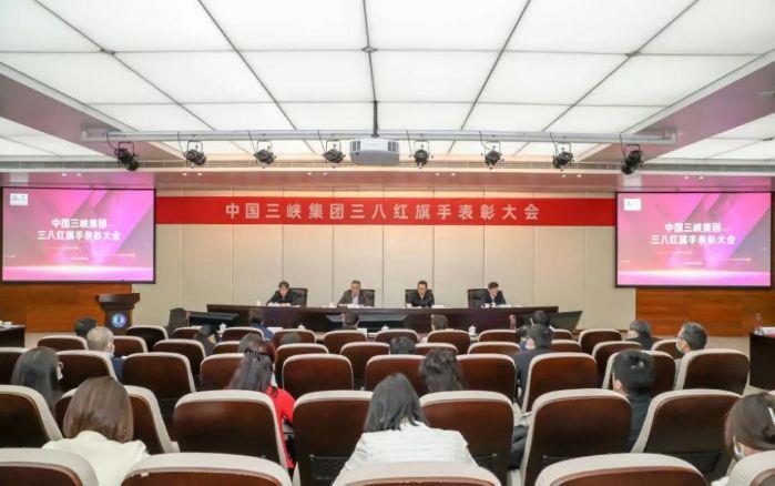 奋斗的人生最精彩，，，，，拼搏的女性最漂亮 
